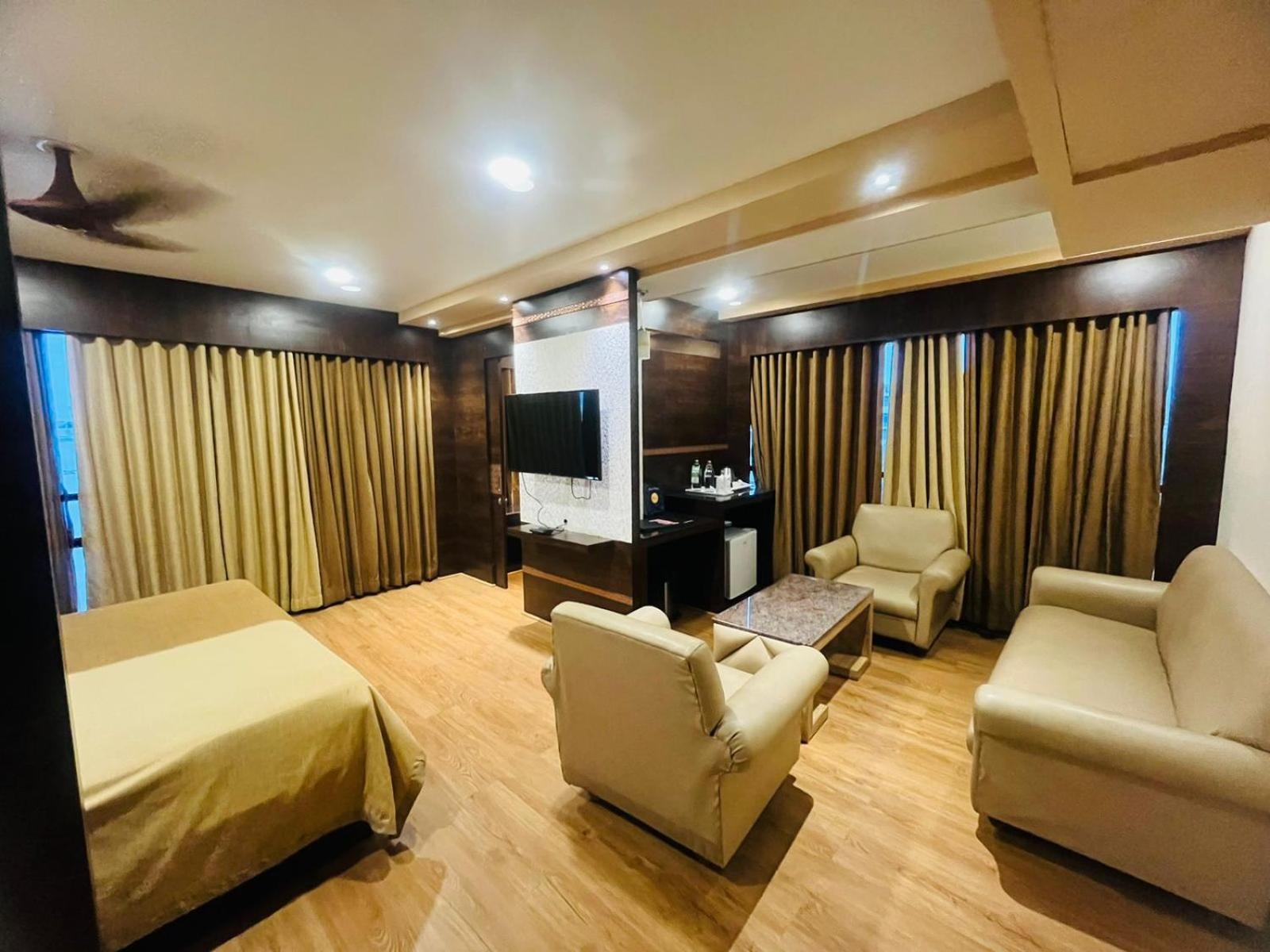 โรงแรมราชมาฮาล กูวาฮาติ ภายนอก รูปภาพ
